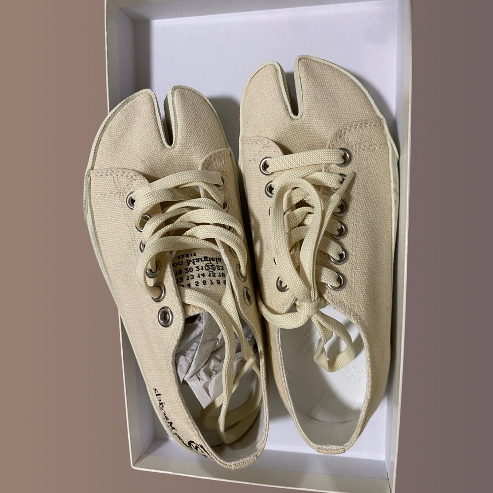 Maison Martin Margiela Women's Beige Tabi Sneakers